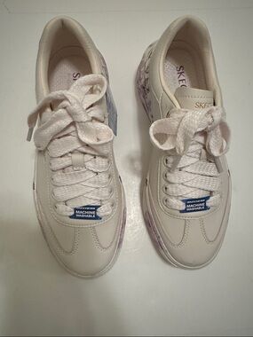 NWT Skechers Court &Classic sneakers
